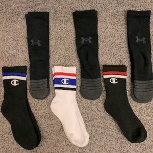 (6) Boys socks. Under Armour and Champion. Size M. Excellent/Great shape.